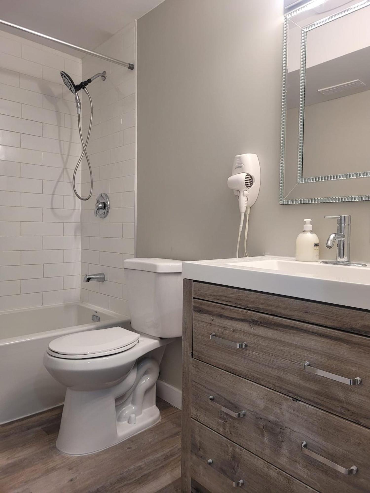 Boardwalk Homes - Executive Townhomes キッチナー エクステリア 写真