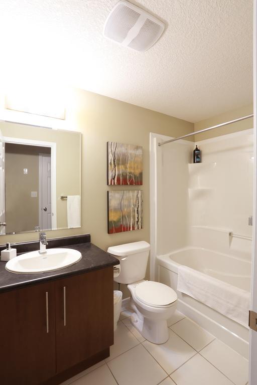 Boardwalk Homes - Executive Townhomes キッチナー 部屋 写真